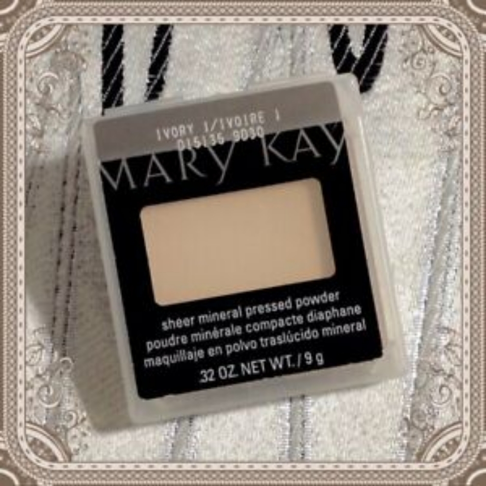 Mary Kay Sheer Mineral Pressed Powder Foundation in Ivory 1.